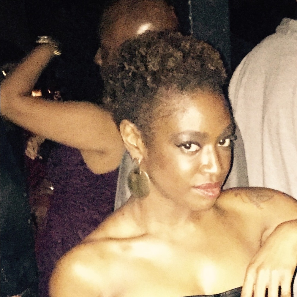 Meet your Posher, Idia